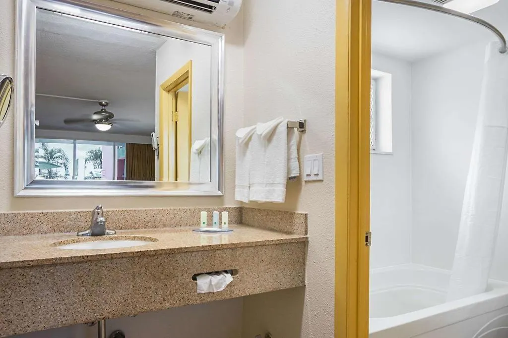 Quality Inn And Suites Montreal East 3*,  Kanada