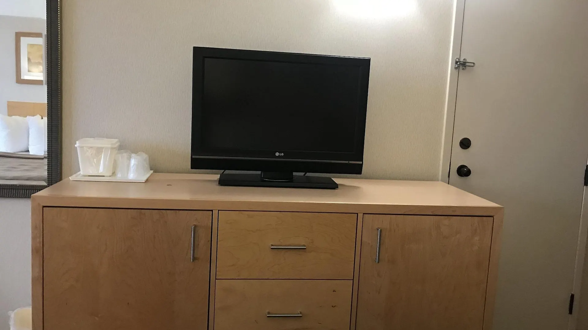 Quality Inn And Suites Montreal East 3*,
