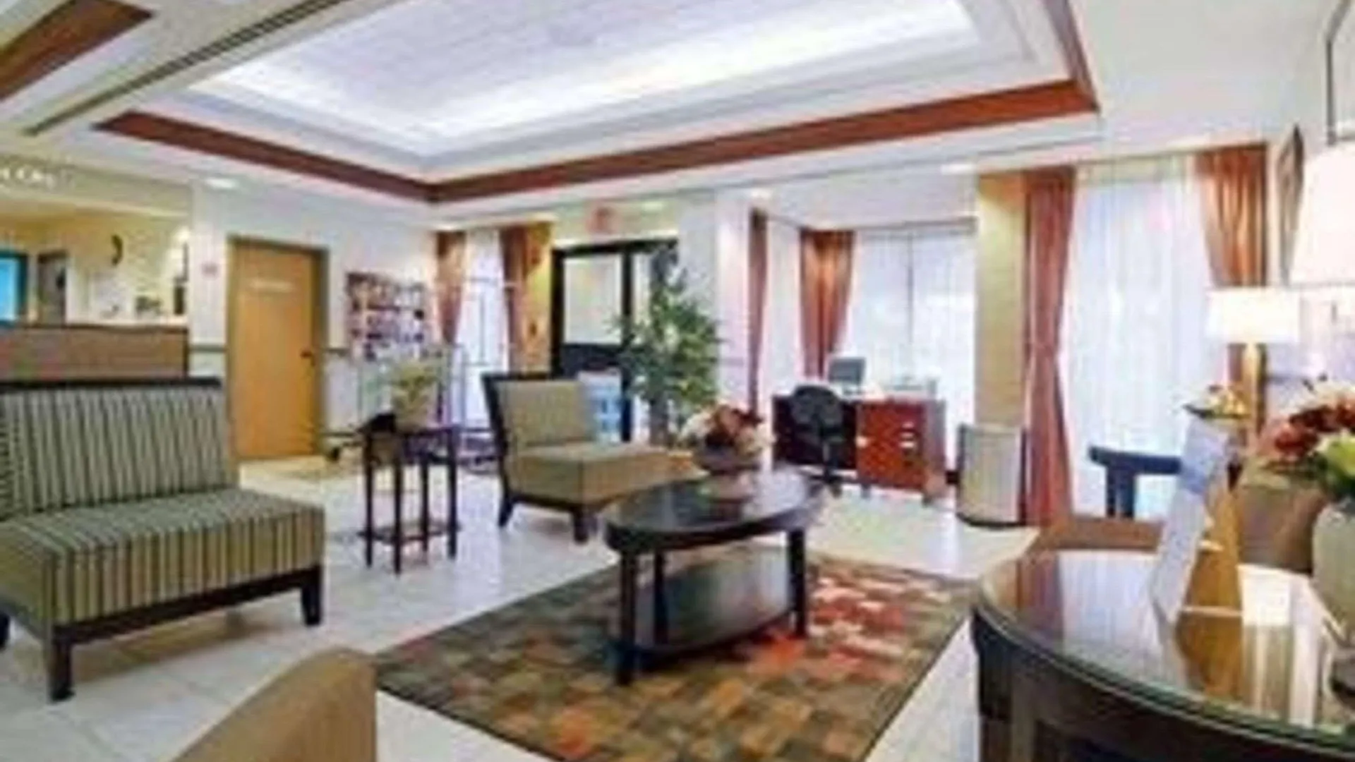 Quality Inn And Suites Montreal East 3*,