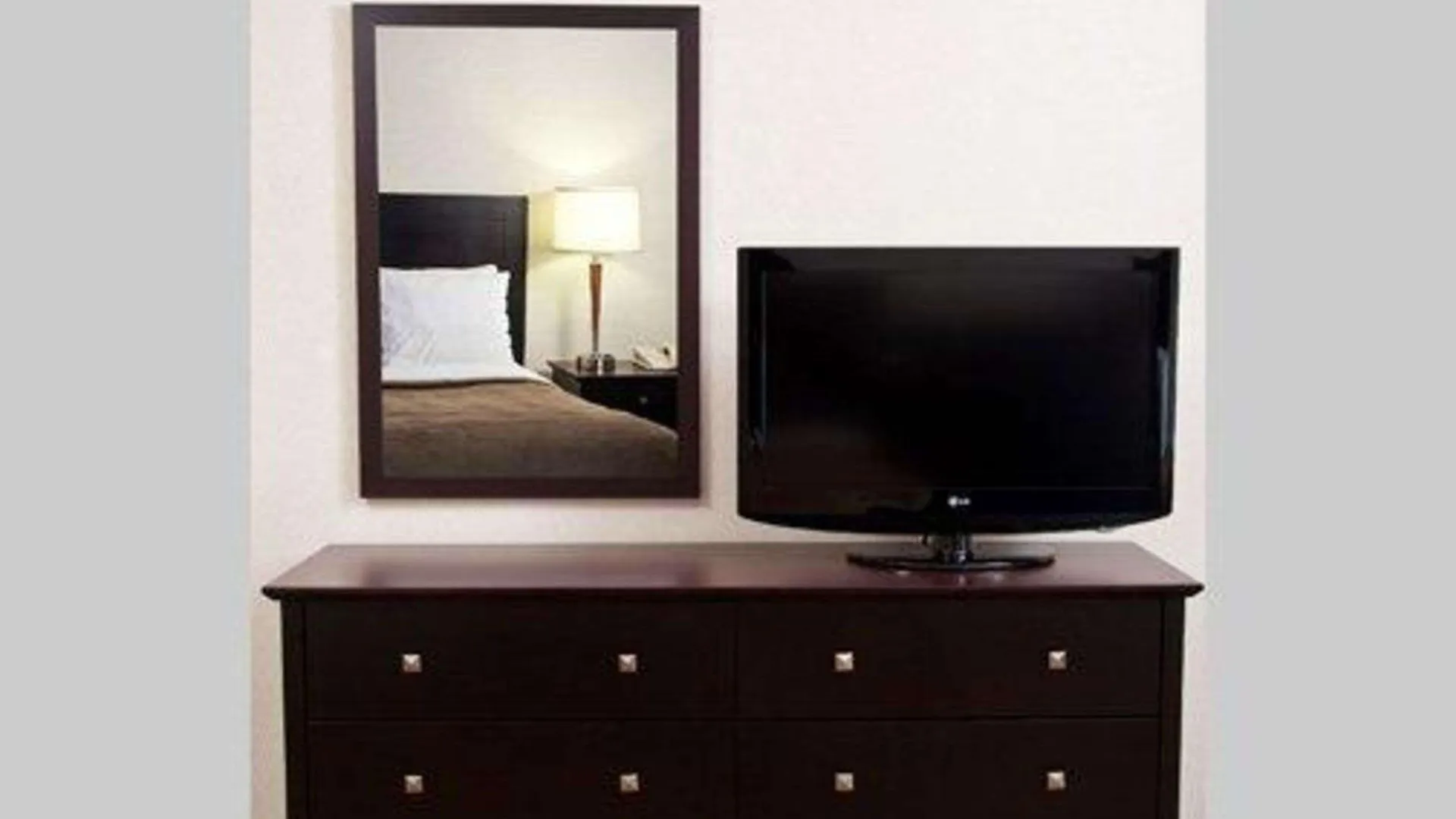 Quality Inn And Suites Montreal East 3*,  Kanada
