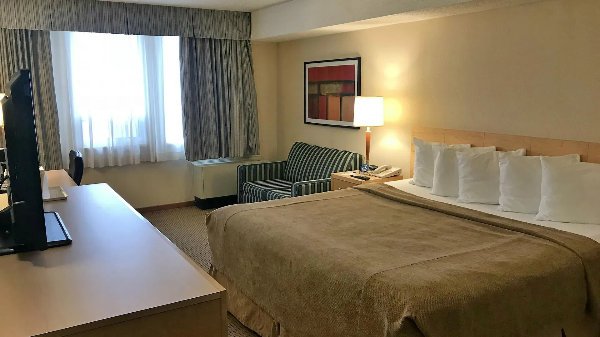 Quality Inn And Suites Montreal East Hotel