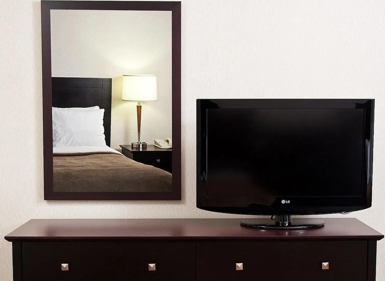 Quality Inn And Suites Montreal East Hotel